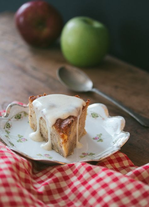 This simple apple cake makes the perfect snack for fall | prettysimplesweet.com Easy Vanilla Sauce, Simple Apple Cake, Vanilla Sauce Recipe, Cake Pretty, Vanilla Sauce, Apple Dessert Recipes, Sweets Cake, Thanksgiving Desserts, Apple Desserts