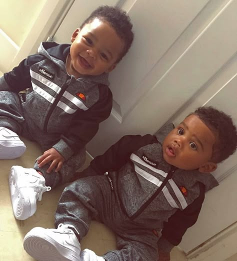 @maisharogers Black Baby Boys, Baby Boy Swag, Cute Mixed Babies, Cute Black Babies, Beautiful Black Babies, Cute Twins, Baby Swag, Foto Baby, Mixed Babies