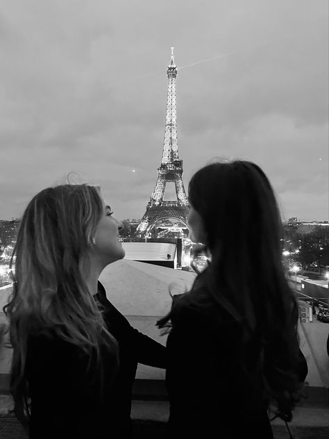 Bff Paris Aesthetic, Besties In Paris, Paris Aesthetic, Having Fun, Vision Board, Best Friends, Paris, Collage, Pins