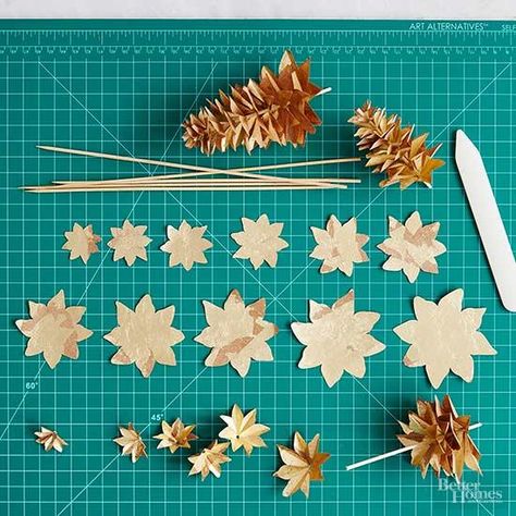 Paper Christmas Crafts, Metallic Christmas Decor, Christmas Holiday Crafts, Diy Holiday Crafts, Fall Paper Crafts, Christmas Craft Ideas, Paper Decor, Metallic Christmas, Paper Christmas Decorations