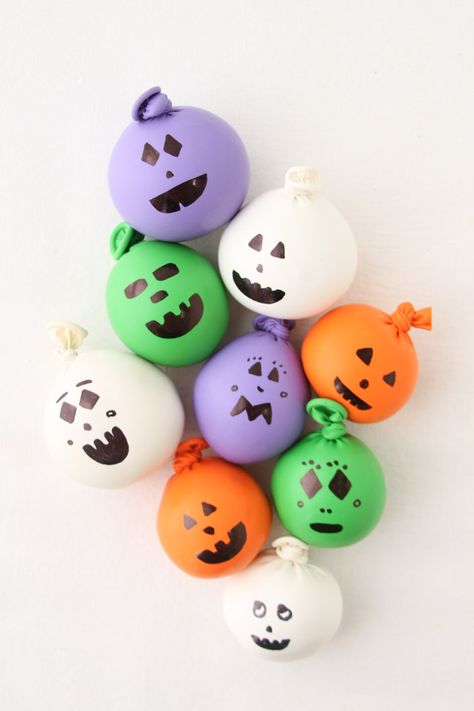 Halloween Kids DIY Halloween Diy Kids, Bricolage Halloween, Halloween Balloons, Mini Balloons, Halloween Crafts Decorations, Halloween Activities For Kids, Halloween Crafts For Kids, Halloween Paper, Halloween Activities