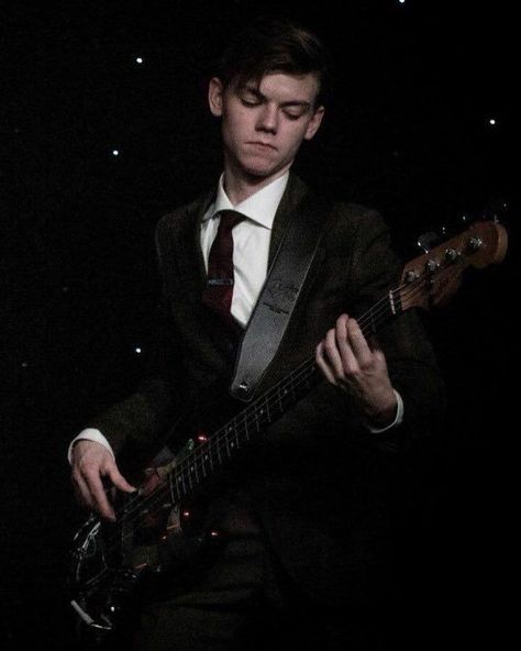 Gzi Wisdom, Thomas Brodie Sangster Imagines, Thomas Sangster, Brodie Sangster, Thomas Brodie, Thomas Brodie Sangster, Newt, The Story, Guitar