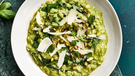 Green Risotto With Pistachio Pesto Traditional Risotto, Quick Pesto, Green Risotto, Filet Mignon Chorizo, Pesto Recipes, Pistachio Pesto, Italian Dinner Recipes, Arborio Rice, How To Make Pesto