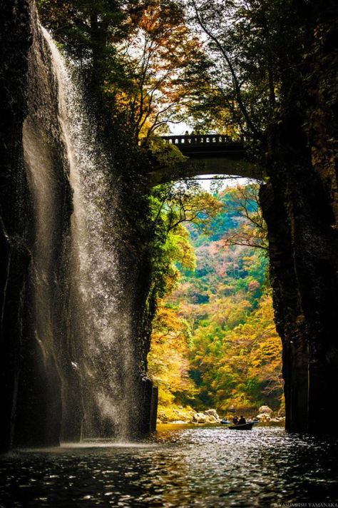 Takachiho Gorge, Miyazaki, Japan Takachiho, Land Scapes, Yakushima, Inspiring Places, Interesting Pictures, A Bridge, Hiroshima, Miyazaki, Pretty Places