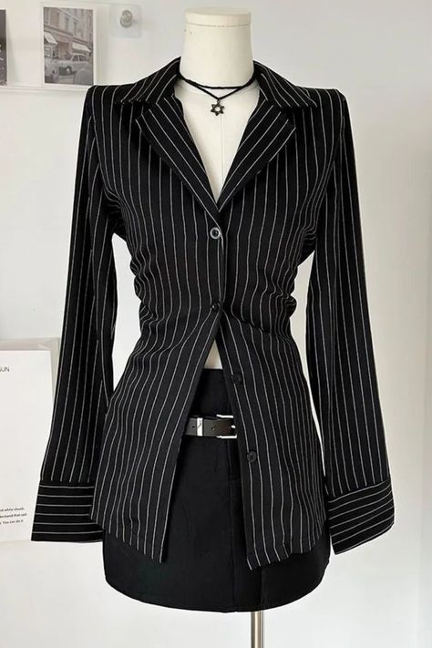 Professional Cool Outfits Women, Cute Office Outfits Women, Kpop Women In Suits, Goth Interview Outfit, Alternative Professional Outfits, Pinstripe Skirt Outfit, Grunge Business Casual, Goth Office Fashion, Pinstripe Blazer Outfit