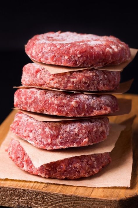 How to make frozen hamburgers in the air fryer. Includes how to freeze them for best results and how to add cheese on them too! Uses ground beef. Air Fry Burgers, Venison Burgers, Braised Chicken Breast, Frozen Beef, Omaha Steaks, Ground Sirloin, Air Fry Recipes, Hamburger Patties, Beef Burger