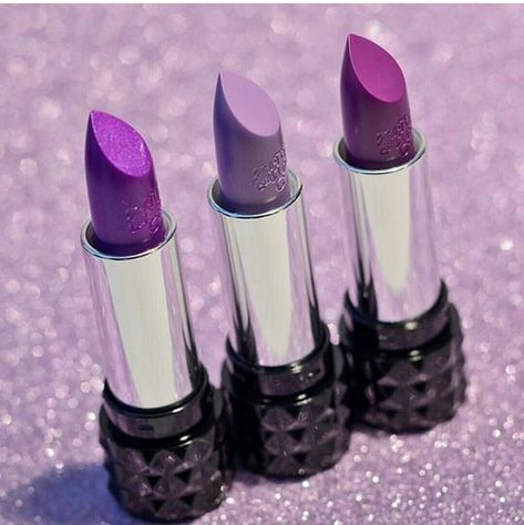 Violet Lipstick, Purple Gothic, Kiss Lipstick, Lipstick Designs, Eye Makeup Styles, Purple Vibe, Purple Shades, Fairy Makeup, Fancy Makeup