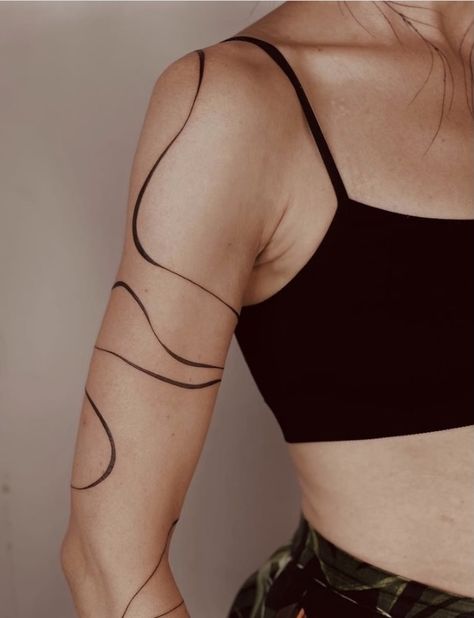 Single Line Body Tattoo, Line Down Arm Tattoo, Arm Lines Tattoo, Tattoos That Compliment Body Shape, Abstract Lines Tattoo Design, Abstract Arm Sleeve Tattoo, Organic Lines Tattoo, Fine Line Abstract Tattoo, Body Contour Tattoo