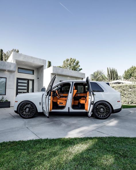 Millionaire Style, Rolls Royce Motor Cars, Luxury Cars Rolls Royce, Rolls Royce Cullinan, Rolls Royce Wraith, Car Organization, Aesthetic Car, Car Decorations, Car Tattoos