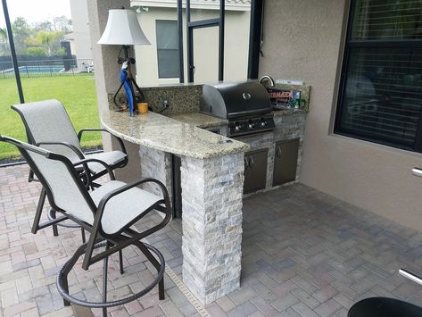 Outdoor Kitchen Under Lanai, Lanai Grill Ideas, Backyard Lanai Ideas, Small Outdoor Kitchen With Bar, Florida Lanai Outdoor Kitchen, Outdoor Lanai Kitchen Ideas, Lanai Bar Ideas, Lanai Bar Ideas Florida, Outdoor Kitchen Small Space