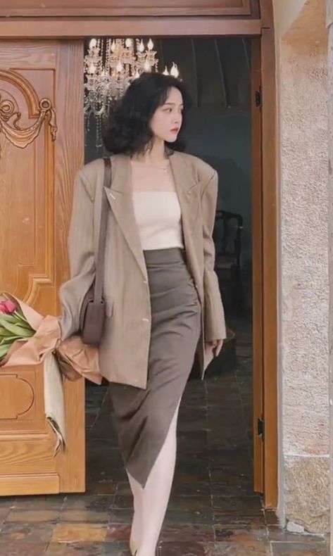 Business Outfit Korean, Korean Classy Outfits For Women, Korean Buissnes Women Outfit, Korean Professional Outfits, Lecturer Outfit Women, Dresses For Work Offices, Korean Office Wear, Korean Business Fashion, Offices Ideas