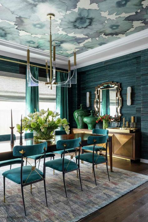 Interior Design Inspiration 2023, Bold Color Dining Room, Colorful Interior Design Living Room, Vibrant Dining Room, Teal Dining Room Decor, Dramatic Dining Room Colors, Maximalist Dining Rooms, Teal Interior Design, Colourful Dining Room