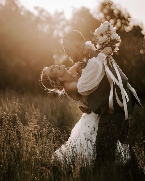 Brigitte Foysi Fotografie on Instagram: "This beautiful and atmospheric wedding at @hofgut.imsbach was a highlight. ✨ Every part of the day was so beautiful. … so many emotions, laughing and crying. 🤍 Many thanks to my lovely couple Julia & Daniel. @dekospaniol @hofgut.imsbach @nadinetrauteuch @make_up_by_chrissy . . . #barnwedding #weddingday #wedfingplanner #bridedress #brideandgroom #weddinginspiration #bridemakeup #weddingflowers #weddingfilmphotographer #bridestyle #happiestbride #thewed #weddinginspo #destinationwedding #sonyalpha1" Quirky Wedding Photos, Fun Wedding Picture Ideas, Cute Wedding Photo Ideas, Elopement Photoshoot, Wedding Photo List, Barn Wedding Photos, Wedding Shooting, Wedding Portrait Poses, Creative Wedding Photo