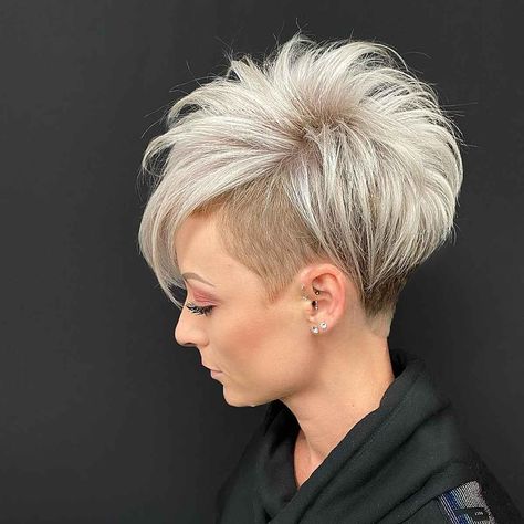 26 Edgy Pixie Cuts for Women of All Ages and Hair Textures Edgy Pixie Hairstyles, Funky Short Hair, Edgy Pixie Cuts, Edgy Pixie, Short Hair Pixie Cuts, Spiked Hair, Hair Textures, Short Hair Undercut, Messy Short Hair