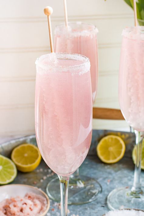 Pink Lemonade Champagne, Pink Champagne Margarita, Champagne Margarita, Peach Bellini Recipe, Christmas Margarita, Champagne Margaritas, Bellini Recipe, Rum Cocktails, Champagne Cocktail