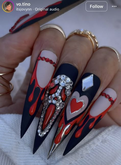 Burlesque Nails Design, Halloween Stilleto Nail Designs, Halloween Nails Stilleto Shape, Horror Valentines Nails, Harley Quinn Nails Designs, Horror Nails Halloween, Goth Valentines Day Nails, Gothic Valentines Nails, Harley Quinn Nails