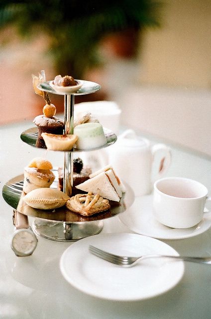 Tea Etiquette, English Afternoon Tea, High Tea Party, British Tea, Tea Rooms, Cuppa Tea, Afternoon Tea Parties, Tea Sandwiches, St Regis