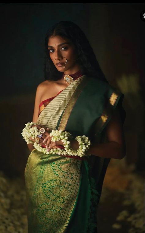 بريانكا شوبرا, Bridal Trousseau, Indian Photoshoot, Saree Photoshoot, Fashion Designing, Ancient Beauty, Green Saree, Lakme Fashion Week, Indian Aesthetic