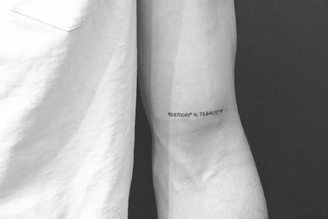 50+ Minimalist Tattoo Ideas That Prove Less is More | Man of Many Cover Ups Tattoo, Small Wave Tattoo, Minimalist Tattoo Meaning, Cream Tattoo, Tatuagem Masculina Pequena, Minimalist Tattoo Ideas, Minimal Tattoo Design, Tattoo Inspiration Men, Shoulder Tattoos For Women