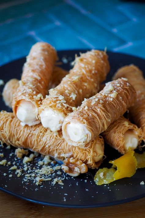 Kataifi Pastry, Filo Pastry Recipes, Phyllo Dough Recipes, Finger Food Desserts, Pasta Fillo, Baklava Recipe, Greek Desserts, Ice Cream Desserts, Cooking Recipes Desserts