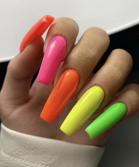 Neon Gel Polish, Nail Polish Gel, Gel Set, Classic Nails, Neon Nails, Neon Color, Semi Permanent, Nail Trends, Gel Polish