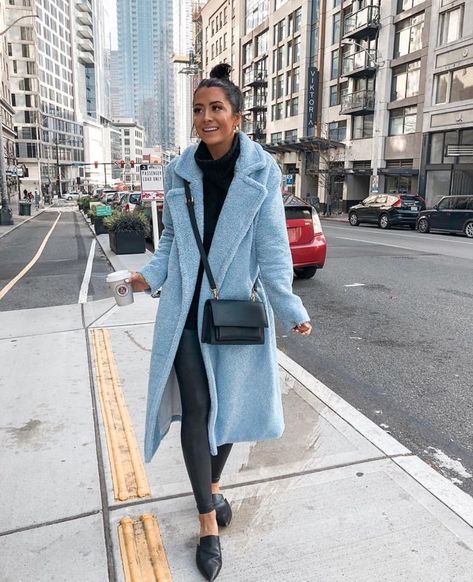 Light Blue Coat Outfit, Academic Chic, Blue Coat Outfit, Blue Outfit Winter, Seattle Winter, Light Blue Coat, Winter Ootd, Chic Winter Outfits, Winter Street