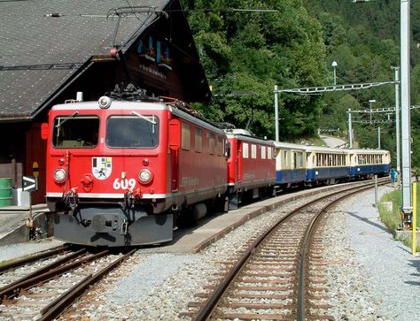 Swiss Railways Society | Midland Hotel, Swiss Railways, Transport Companies, Train Journey, Model Railway, Colour Photograph, Train Travel, Great Photos, Switzerland