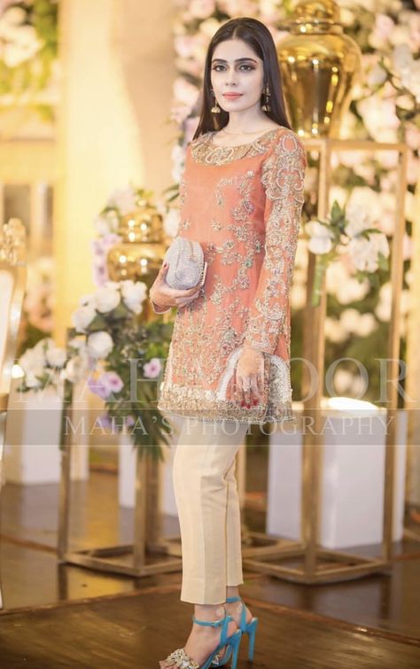 Grooms sister Sister Wedding Outfit, Groom Sister Wedding Outfit, Grooms Sister, Groom Sister, Designer Dresses Elegant, Latest Pakistani Dresses, Pakistani Beauty, Nomi Ansari, Bridal Mehndi Dresses