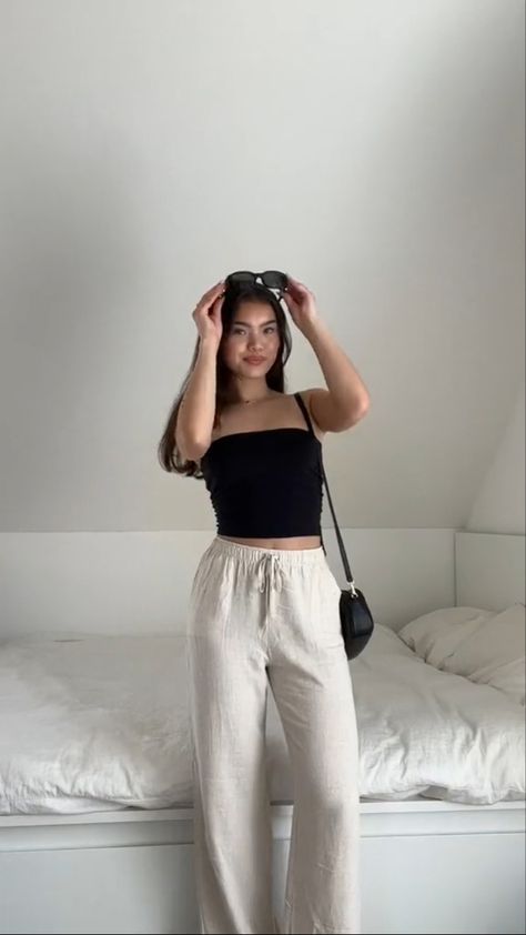 Casual College Outfits Summer, Linen Pants Outfit Summer, Flowy Pants Outfit, Madonna Vogue, Cotton Wide Leg Pants, Linen Pants Outfit, Hot Summer Outfits, College Outfits Summer, Summer Pants Outfits