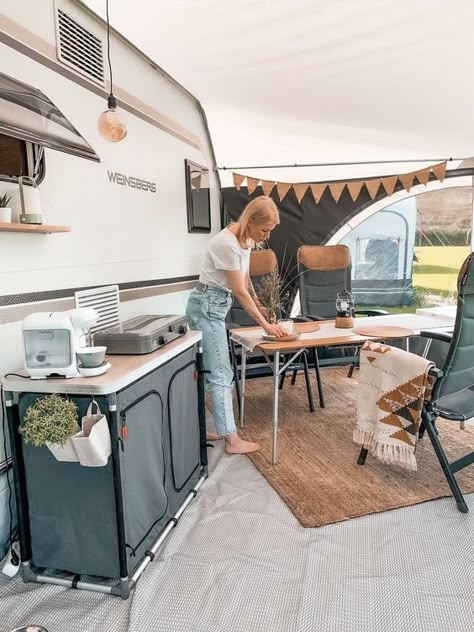 Caravan Awning Interior, Camping Interior, Caravan Hacks, Caravan Storage, Caravan Living, Mini Caravan, Rv Interior Remodel, Caravan Home, Caravan Decor