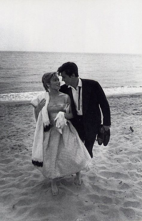 Twitter June Riva, Mick Riva, Details Aesthetic, Vintage Romance, Alain Delon, Old Love, Golden Age Of Hollywood, Music Photography, Hopeless Romantic