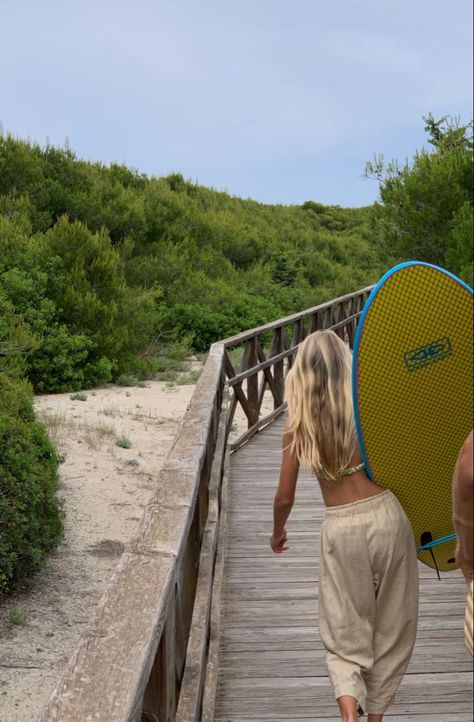 Surfer Girl Aesthetic, Surfergirl Style, Surfer Aesthetic, Surfing Aesthetic, Surf Aesthetic, Beach Girl Aesthetic, Surf Vibes, Surf Lifestyle, Summer Goals