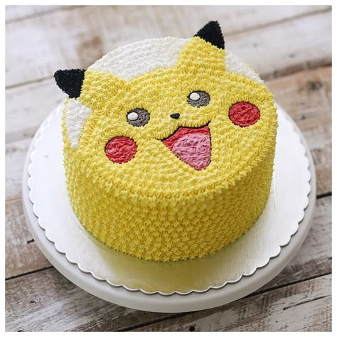 Pikachu go. Pikachu Cake Ideas, Pikachu Cake Birthdays, Bolo Pikachu, Pokemon Cupcakes, Pokemon Birthday Cake, Pikachu Cake, Pikachu Pikachu, Pokemon Cake, Cartoon Cake