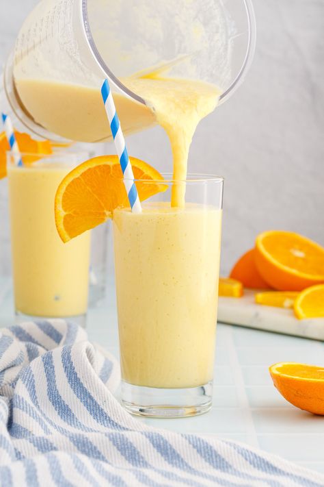 This 5 minute homemade Orange Julius recipe couldn't be easier to make. It's a frosty creamsicle dream in a cup. Just blend, pour, and sip! Orange Julius Smoothie, Indian Fusion Food, Drinks Slushies, Orange Julius Recipe, Frozen Deserts, Citrus Drinks, Orange Punch, Nonalcoholic Drinks, Orange Drink