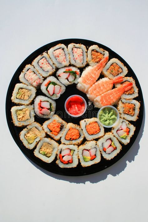 Japanese Food Sushi, Sushi Dinner, Sushi Dishes, Sushi Platter, Sushi Art, Tiger Painting, Restaurant Dishes, Party Food Platters, Food Painting