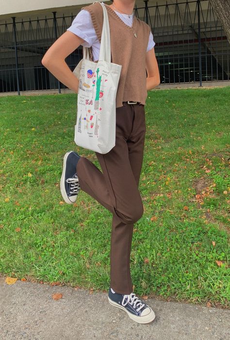 male ootd brown monochrome sweater vest aesthetic academia Outfits With Tote Bags, Tote Bag Outfit, Outfit Male, Bag Outfit, Brown Outfit, My Vibe, Cloth Bags, Boy Outfits, Tote Bags