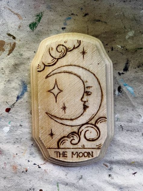 The Moon tarot woodburning #woodslicemagic #diyhomedecor #sustainablecrafts #naturalart #woodslicedecor #diygiftideas #Woodworking #WoodworkingTips #WoodworkingProjects #WoodworkingIdeas #WoodCraft #WoodArt #DIYWoodworking #WoodworkingCommunity #HandmadeWoodwork #WoodworkingSkills #WoodworkingLife #WoodworkingInspiration #WoodworkingCrafts #WoodworkingDesign Witchy Woodburning Ideas, Things To Woodburn, Woodburn Jewelry Box, Wood Burning Plaque Ideas, Pagan Wood Burning, Woodburning Ideas Design, Pyrography Art Ideas, Wood Burning Craft Ideas, Cute Wood Burning Ideas