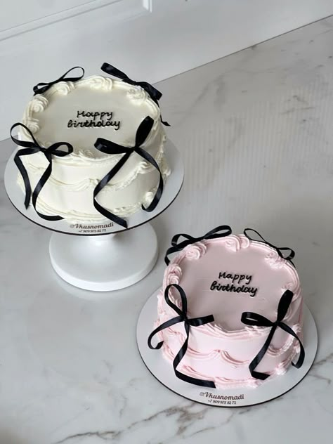 Cute 15th Birthday Cakes, Girly Cakes Birthday, Birthday Cakes For 15th Birthday, 16th Birthday Cake Sweet Sixteen, 16 Cake Ideas 16th Birthday, Tort Aesthetic, Sweet Sixteen Cakes 16th Birthday, Birthday Cake 16 Sweet Sixteen, Birthday Cake 18th Girl