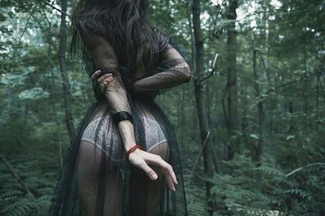 New Retro Wave, Dark Photography, Cute Poses, Girl Body, In The Woods, Pose Reference, Aesthetic Girl, Dark Aesthetic, Cyberpunk