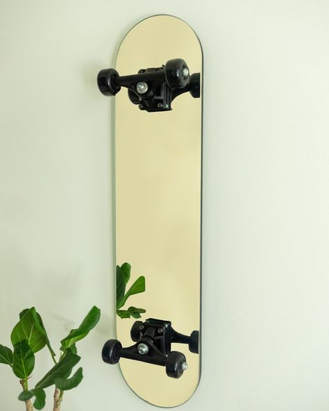 This skateboard mirror is a traditional, high quality, stainless steel mirror - but the exact dimensions of an actual skateboard. Included are real skateboard trucks and wheels which can be screwed on to the front of the mirror. This mirror is not just a reflection but a statement piece. Hang it vertically or horizontally using the included double French cleat for a secure and stylish addition to any room. Whether it's your living room, bedroom, or man cave, our Skateboard Mirror complements var Skateboard Aesthetic Bedroom, Men’s Vintage Room Decor, Cool Things For Your Room Men, Industrial Bedroom Decor Ideas, Skateboard On Wall Decor, Unique Decor Pieces, Skateboard Decor Ideas, Cool Room Decorations, Skate Room Aesthetic