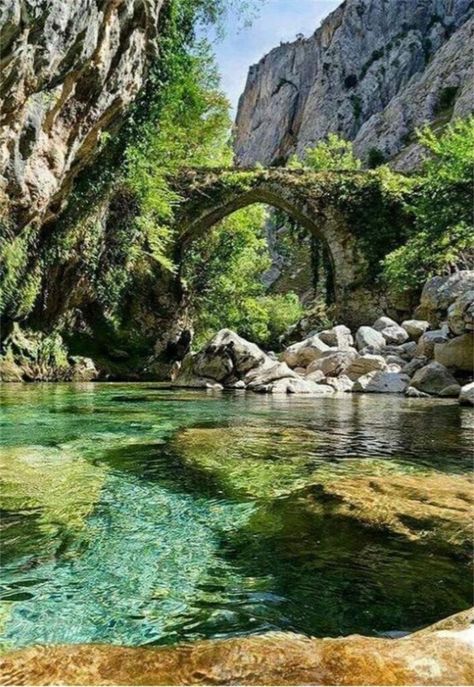 RUTA DE PONCEBOS A BULNES POR LA “CANAL DEL TEXU”… intenso paseo por el corazón de los Picos de Europa | GUÍA TURISMO ASTURIAS Nature Aesthetic Pictures, Spain Aesthetic, Asturias Spain, Canoe Trip, Whitewater Kayaking, Drone Photos, Destination Voyage, Nature Activities, Nature Illustration