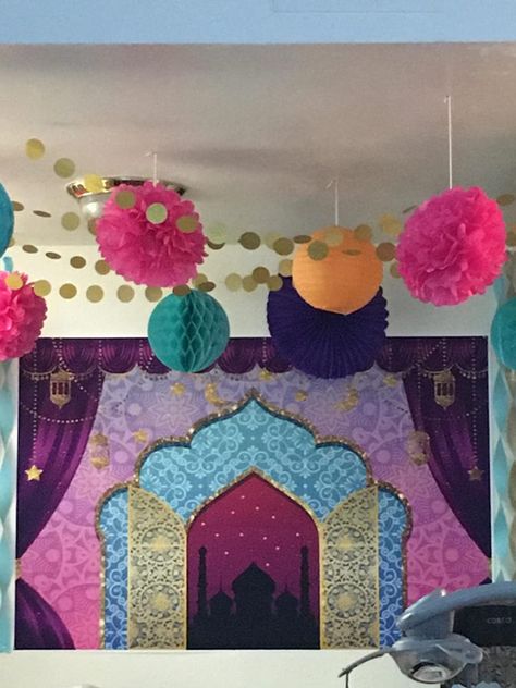 Arab Theme Party, Turkish Decoration Party, India Party Decorations, Bollywood Photo Booth, Bollywood Theme Party Decoration, Bollywood Party Decorations, Arabic Night, Bollywood Birthday, Bollywood Theme Party