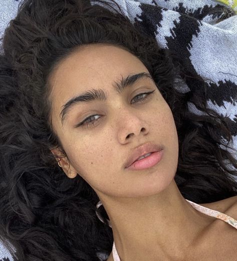 Thick Eyebrows Natural, Thicker Eyebrows, Eyebrows Goals, Biracial Women, Bushy Eyebrows, Thick Brows, Thick Eyebrows, Face Aesthetic, Grande Cosmetics