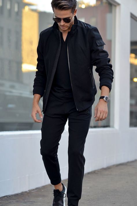 All black stylish men's clothing Dresses With Tennis Shoes, Black Sneakers Outfit, Full Black Outfit, Sneakers Outfit Men, Black Outfit Men, Good Vibes Shirt, Big Men Fashion, Mens Fashion Blog, Mens Fashion Casual Outfits