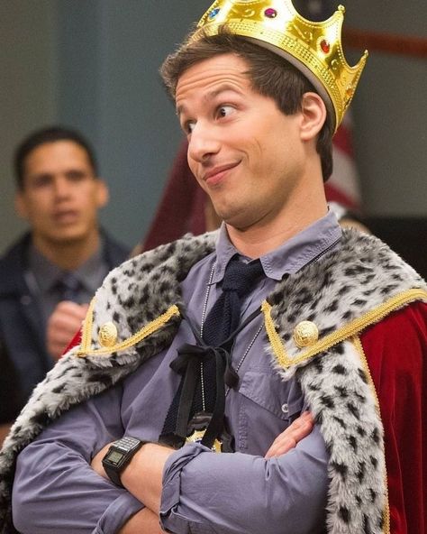 B99 1°Halloween's | Jake peralta, Brooklyn nine nine, Andy samberg Brooklyn Nine Nine Halloween, Brooklyn Nine Nine Pfp, Andy Samberg Aesthetic, Jake Peralta Pfp, Jake Peralta Aesthetic, Andy Samberg Icon, Jake Peralta Smiling, Andy Samberg Wallpaper Aesthetic, Andy Samberg Brooklyn Nine Nine