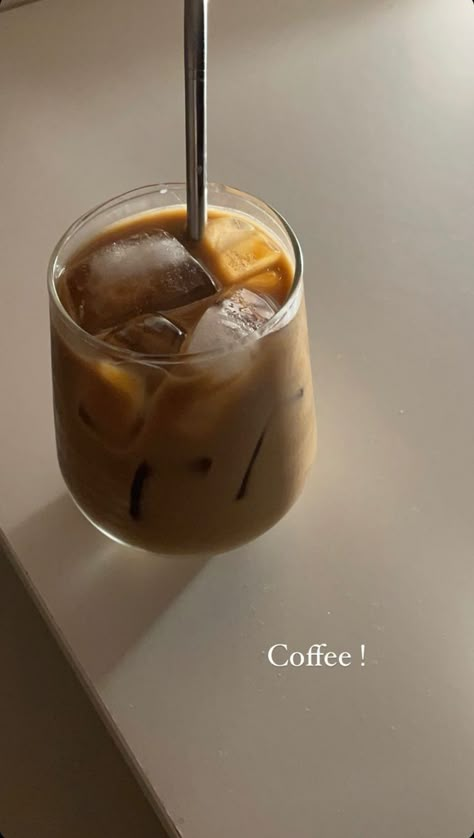 Smile Astethic, Dark Astethic, Beauty Recipes Hair, Iced Coffee At Home, Natural Carpet, Coffee Instagram, Coffee Obsession, Paris Pictures, Coffee Photos