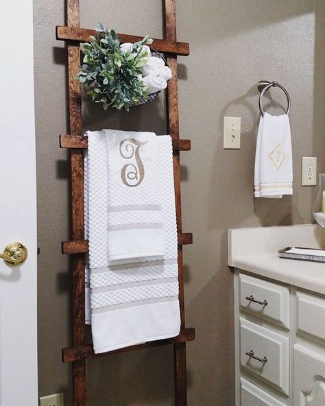 Terrie (@decorateandmorewithtip) • Instagram photos and videos Blanket Ladder Ideas, Old Ladder Ideas, Blanket Ladder Decor, Ladder Ideas, Bathroom Ladder, Ladder Shelves, Diy Blanket, Blanket Rack, Vegetable Stand