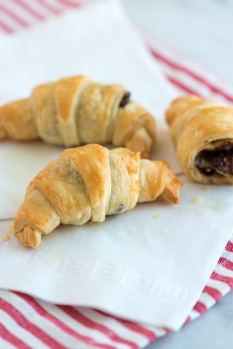 Sinfully Easy Chocolate Croissant Recipe | Community Post: 45 Life Changing Nutella Recipes Croissant Nutella, Chocolate Croissant Recipe, Mini Croissants, Croissant Recipe, Chocolate Croissant, Nutella Recipes, Puff Pastry Recipes, Köstliche Desserts, Pastry Recipes