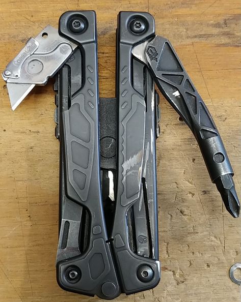 Leatherman Surge Mod, Leatherman Mods, Leatherman Surge, Leatherman Tool, Multitool Edc, Doomsday Survival, Doomsday Preppers, Edc Gadgets, Multi Tools