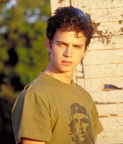 80s 90s 00s on Instagram: “Hayden Christensen in ‘Life as a House’, 2001.” Sam Monroe Hayden Christensen, Sam Monroe, Life As A House, Celebrity Yearbook Photos, Celebrity Yearbook, Yearbook Photos, Hayden Christensen, Hidden Love, 90s 00s